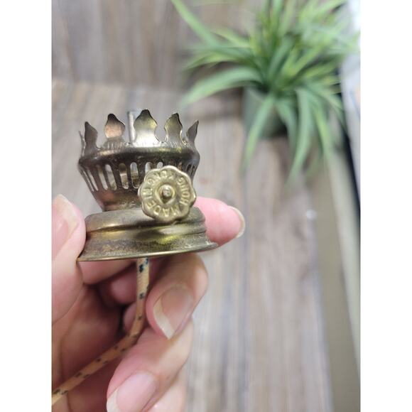 Vintage Small Hand Painted Oil Lamp, Small Hong Kong, Carnival Prize? - Picture 4 of 5